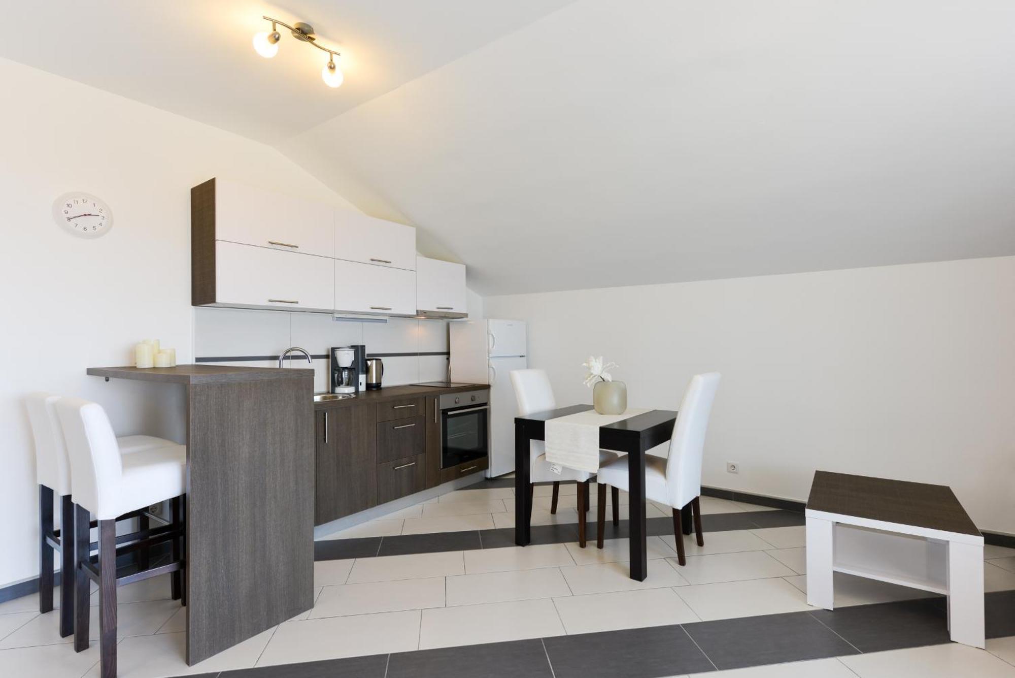 Apartmani Martin Mit Beheiztem Pool With Heated Pool Bibinje Exterior photo