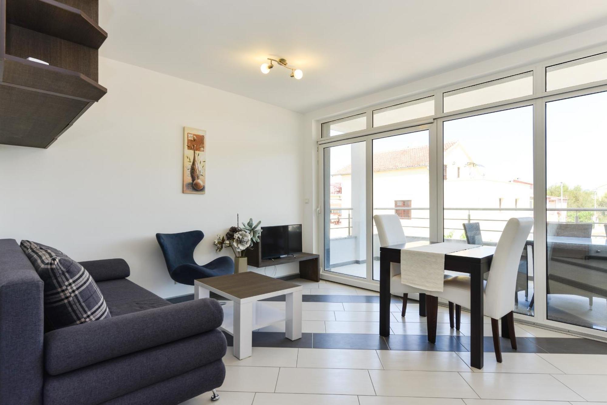 Apartmani Martin Mit Beheiztem Pool With Heated Pool Bibinje Exterior photo